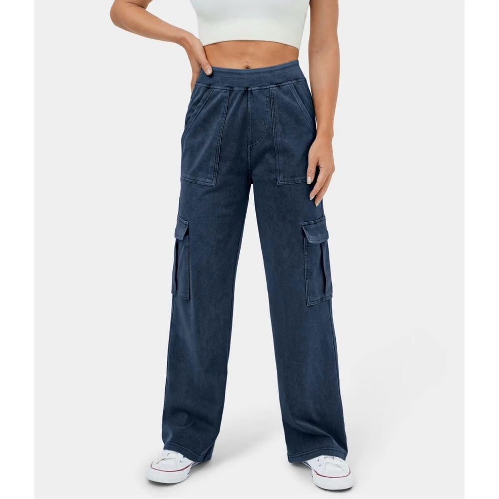 Women’s Navy Cargo Pants jegging material